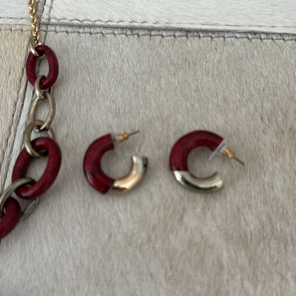 Loft Gold and Shimmer Red Necklace - Picture 3 of 5